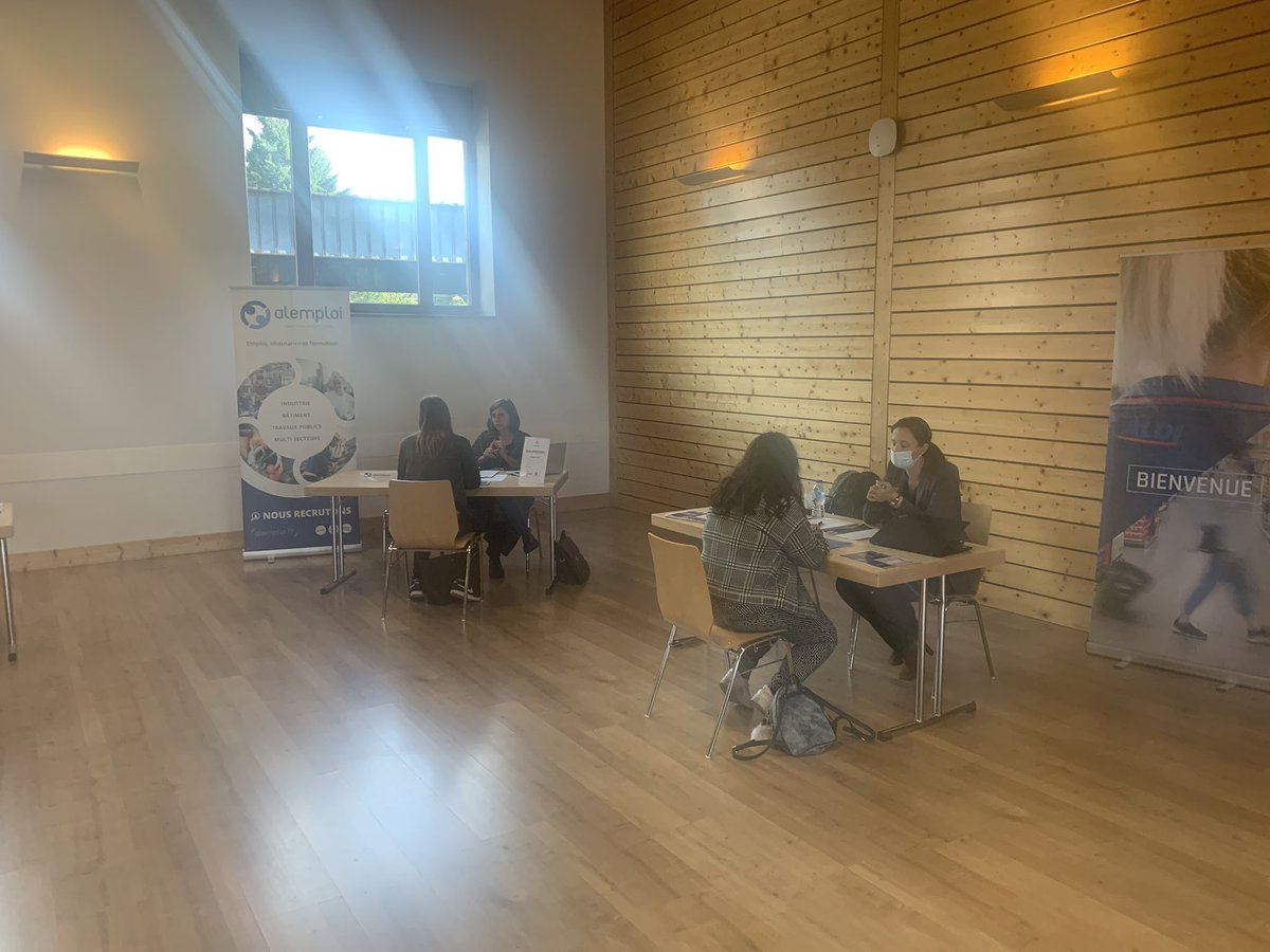 Ambiance studieuse à Colmar aujourd’hui 👉 Le Forum « le Talent n’a pas d’âge » remporte un grand succès 👏 110 demandeurs d’emploi sont venus à la rencontre de 12 entreprises colmariennes. #TousMobilisés @poleemploi_GE