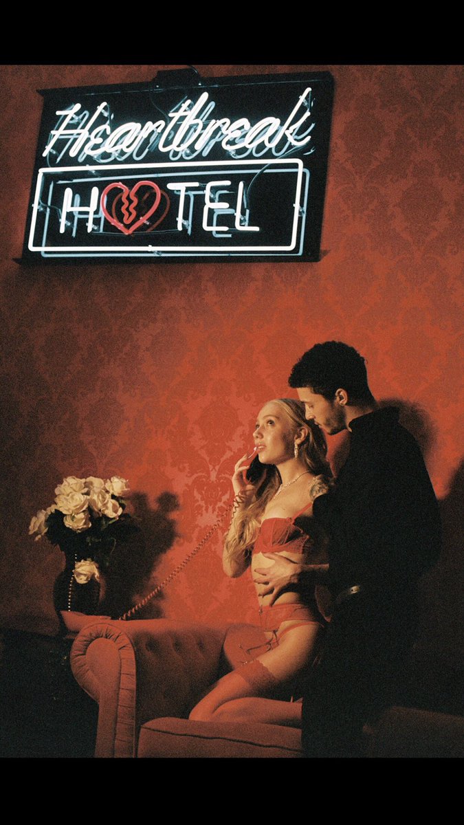 Apollobanksxx's tweet photo. Amour ❤️‍🔥 w/@braylinbaileyxx

📸:@junofiles 🥂 https://t.co/eyKCRfC8d0