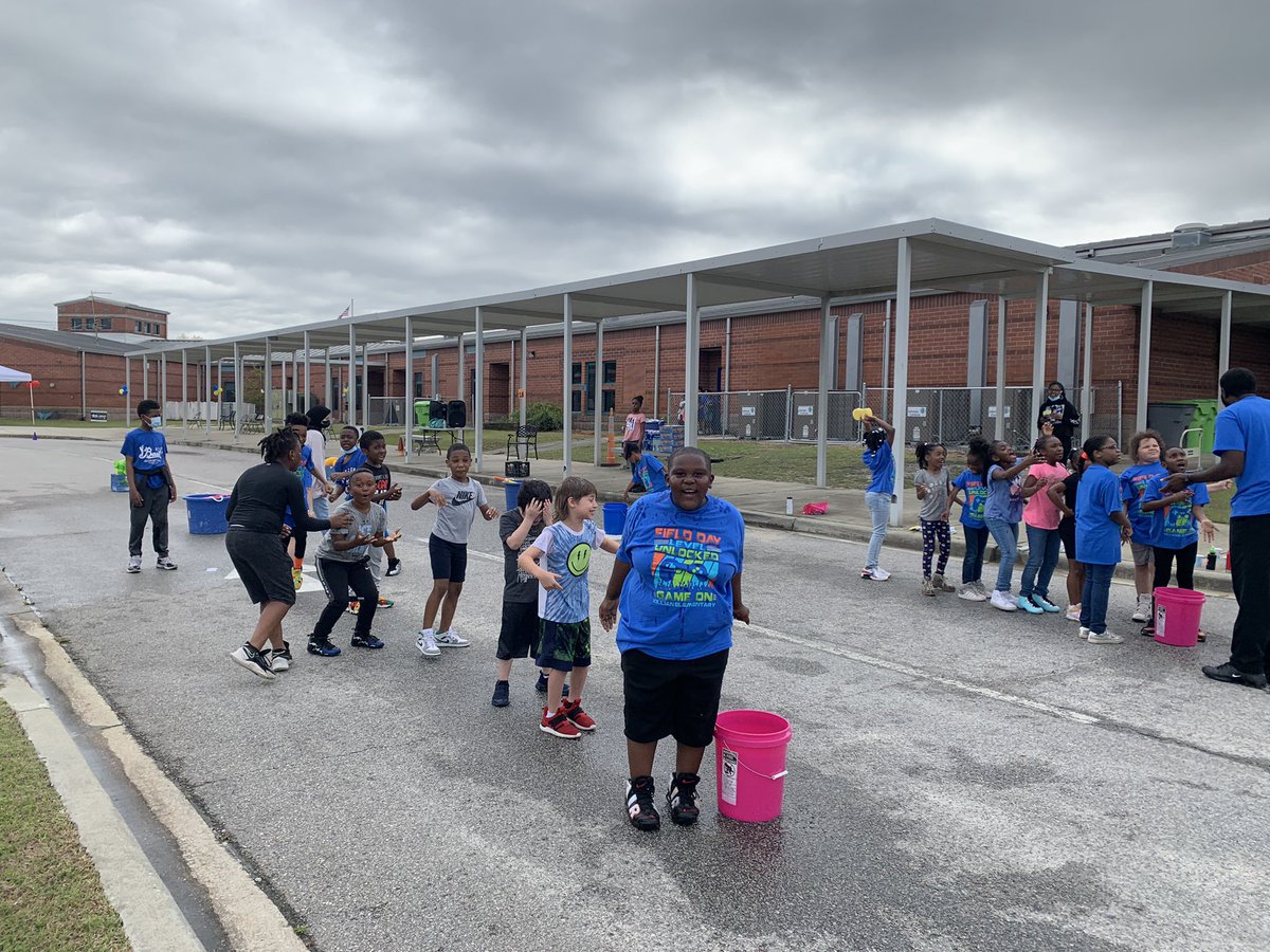 Mrs_Renfroe's tweet photo. Their first field day! They had a blast! Thank you Coach Byrd! @Killian_STEAM @gore_mgore @franklinscsu @PaigeMaloneKES @jamesann_sheley https://t.co/WPRnDZu5Ww