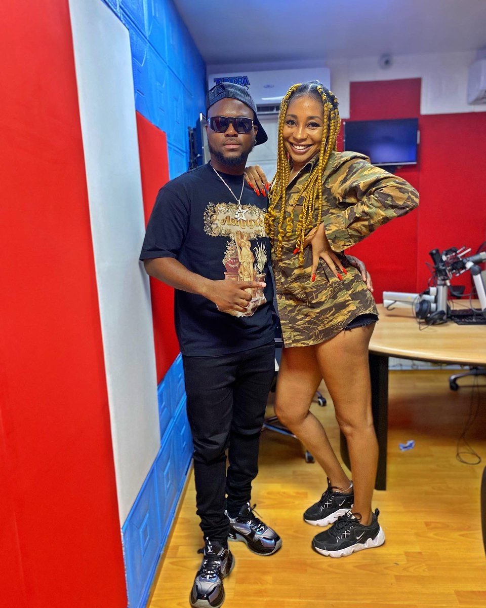 CharityOwoh's tweet photo. Today with @IamKingPromise ⭐️ enjoyed every bit of our chitchat. Looking forward to catching a vibe at the show tomorrow 5star #chatwithchacha https://t.co/BjAg1c42RG