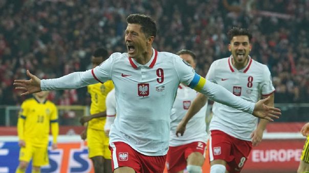 AnalisisPara's tweet photo. ¿QUE PODEMOS ESPERAR DE POLONIA? Con solo dos partidos oficiales bajo la conducción de Czesław Michniewicz, la única selección europea con la que Argentina comparte grupo viene de clasificarse luego de ganarle a Suecia por el repechaje de las eliminatorias europeas. https://t.co/XsXITbIPGr