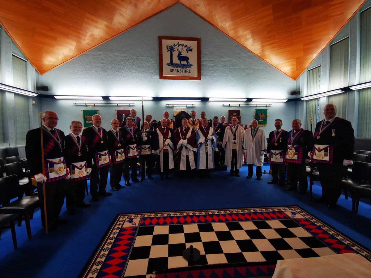 Sandhurst8505's tweet photo. With the officers attending the dedication ceremony at Sandhurst Chapter @BerksPGL @BerksPGM @BerksPGC https://t.co/oaYXFmamcS