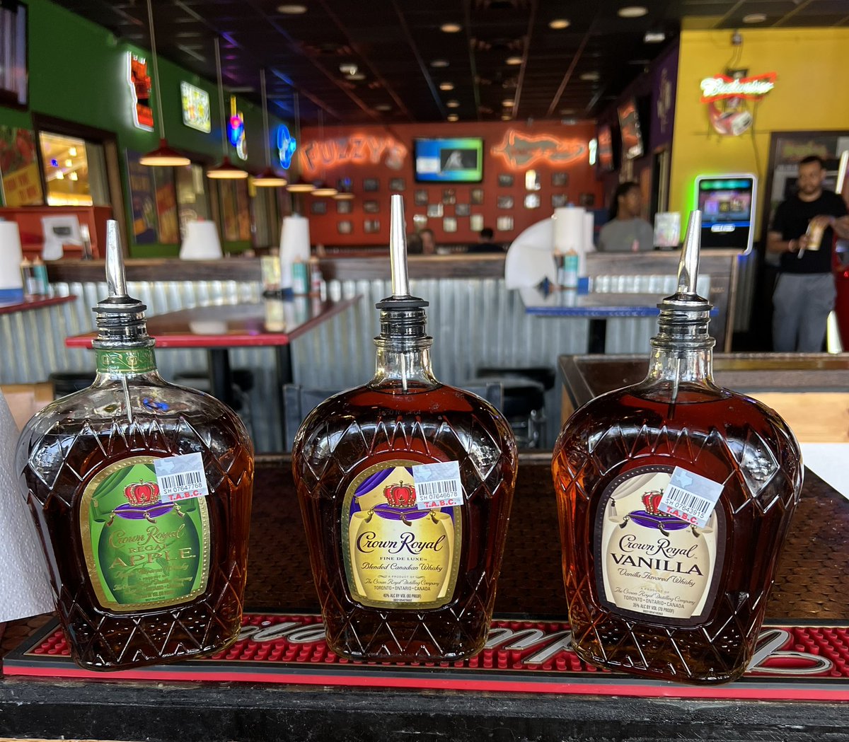 FuzzysNac's tweet photo. Happy Humpday!! We’ve got $3 crown ALLLLLL day today! #humpday #crownday #happyhour #fuzzysnac #fuzzedup #sfasu #specials https://t.co/yAtDMrR0dR