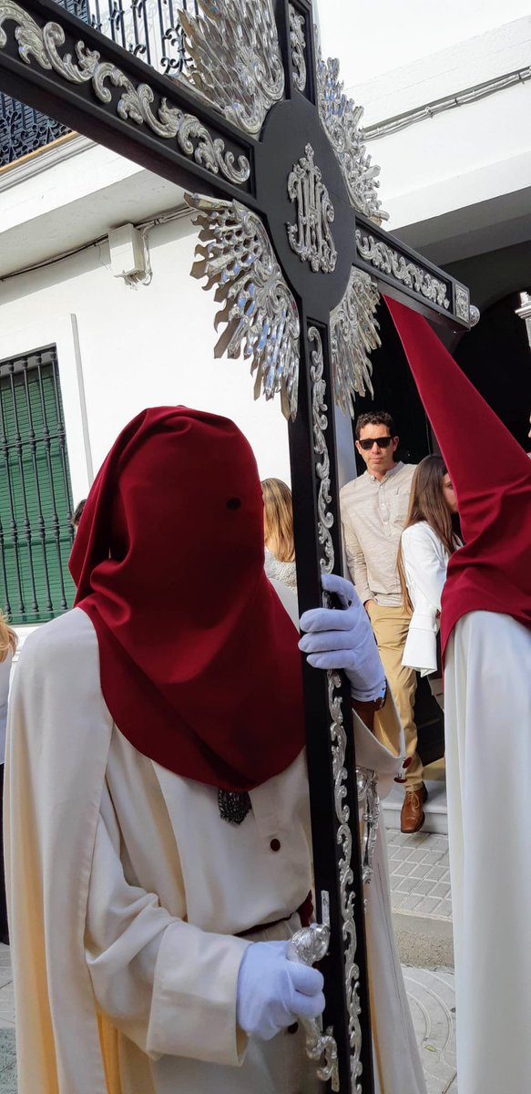 ARPIAL1's tweet photo. Después de dos años interrumpidos por la pandemia, éste proximo #domingoderamos volveremos a portar la Cruz de Guia de la Asociación Parroquial del Stmo. Cristo del Amor "La Borriquita".  Gracias siempre a esta Asociación por contar con nosotros. https://t.co/eM7p8lTzsZ