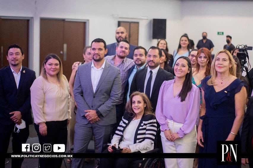 CEJDurango's tweet photo. Estimada Diputada @yoladelatorre reciba nuestros mejores deseos de salud y metas cumplidas.
Los socios del #CEJDurango le deseamos #FelizCumpleaños 🎁🥳🎂 https://t.co/f88RlojXZg