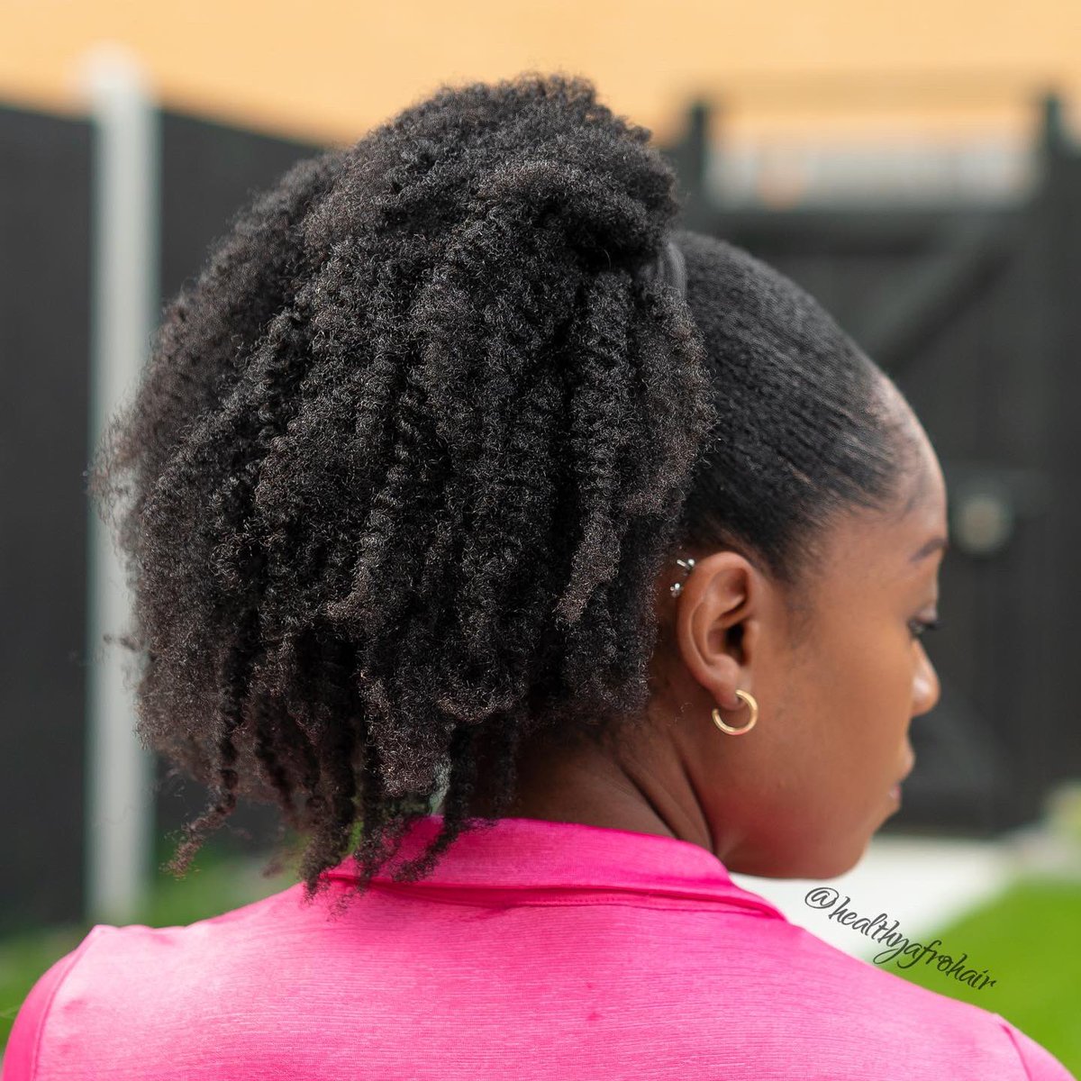 HealthyAfroHair's tweet photo. …Some close ups of this low puff style 🥰🥰
#naturalhair #lowpuff #healthyafrohair https://t.co/4hFM2w2dMY