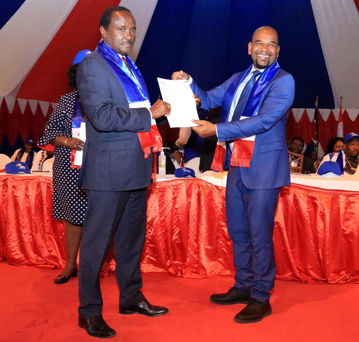 skmusyoka's tweet photo. The current Kisauni MP Hon Ali Mbogo holds aloft our @TheWiperParty flag with pride &amp; humility. His #JembeLaKazi motto is a testament to our spirit of Undugu. We have no doubt he is the right candidate for the Mombasa Gubernatorial seat and we are behind him. 
#HakikaTutaweza https://t.co/Trei3BiLnl