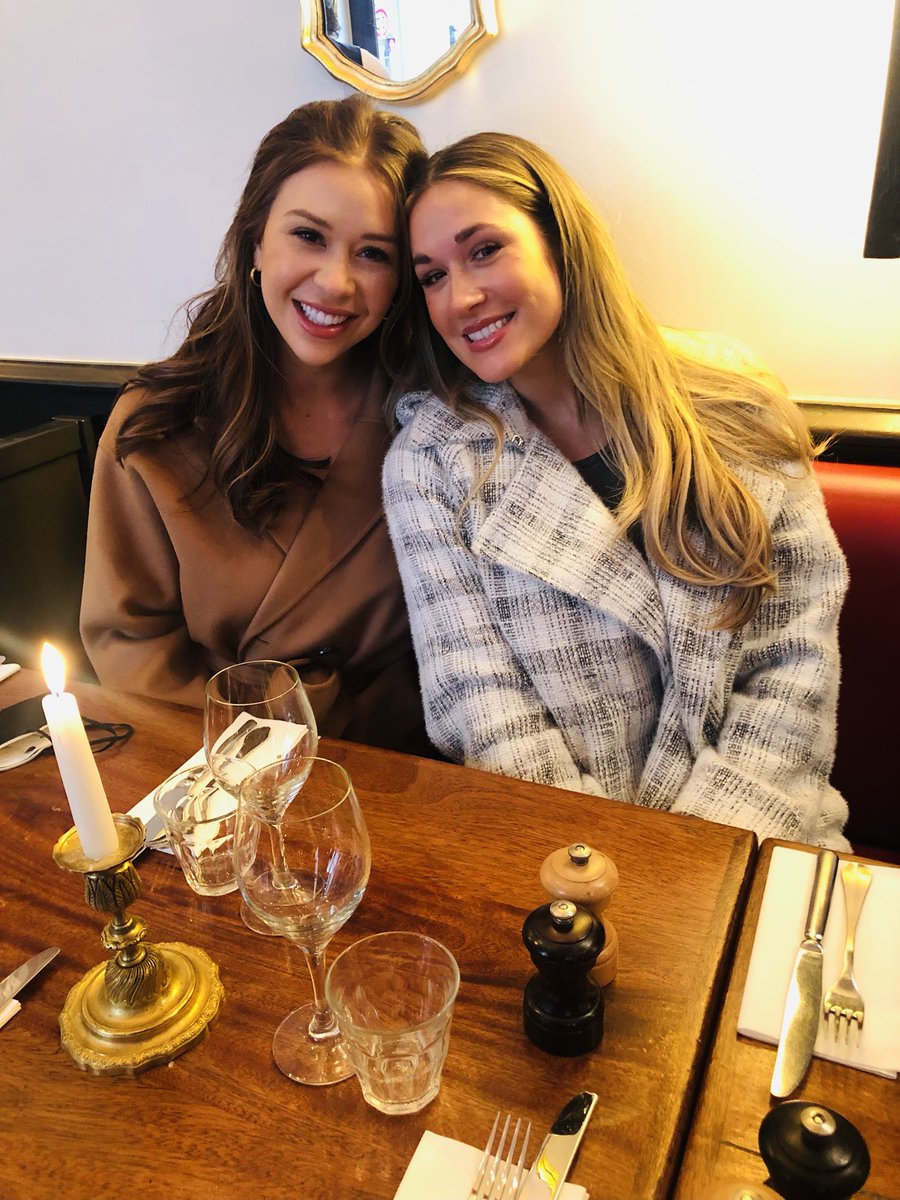 fleissmeister's tweet photo. See, no drama… Just two friends helping each other find true love!
Exclusive international photo!!! https://t.co/fhcScTzqpv
