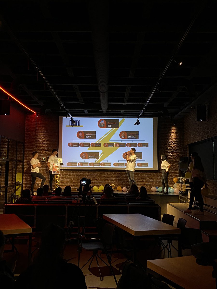 Está siendo increíble seguir la presentación en directo de <a href="/RollingStorm228/">Rolling Storm | Agencia de Marketing Digital</a> 🙌🏼👏🏼 ¡qué pasada todo lo que habéis creado! <a href="/aulaCM/">Aula CM - Escuela de Comunicación y Marketing</a>