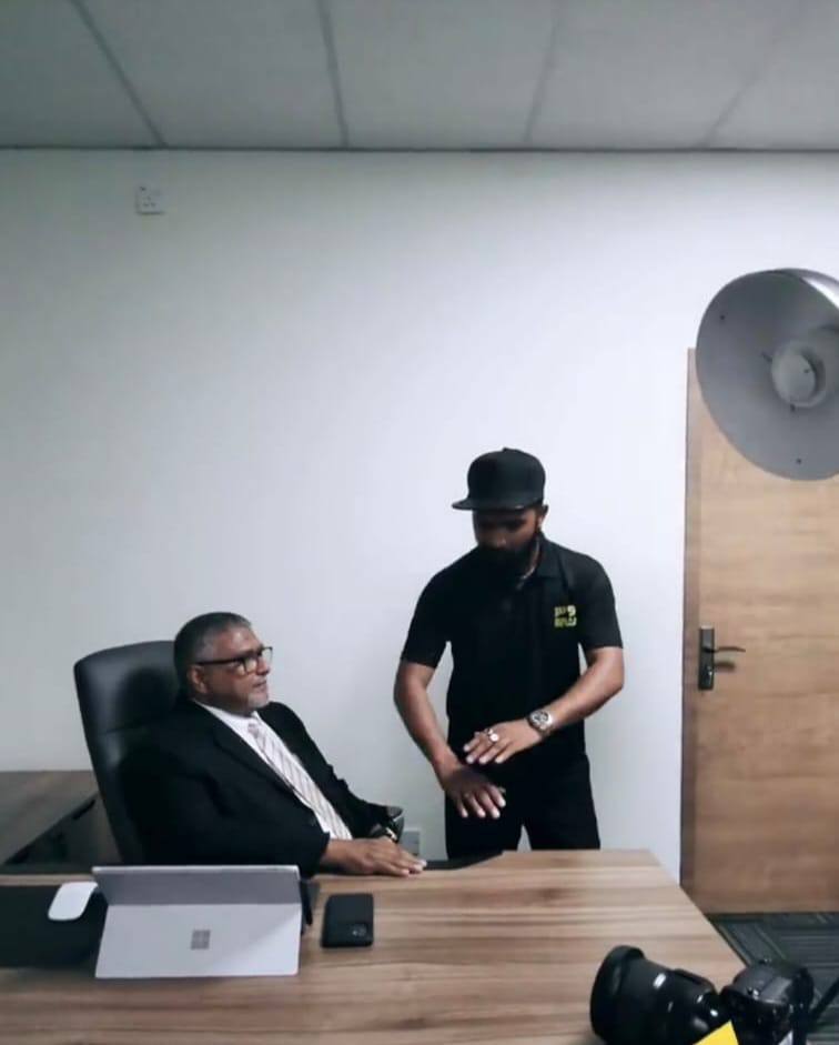 MvCrisis's tweet photo. Maldives Tourism Development Corporation (MTDC) ge MD Thazmeel adhi Chairman Faiz Agubodu photographer hire kohgen model kuranee, MTDC adhives othee dharaneega , share holders ah dividend eh nudheveythaa 14 aharu! 

Namaves PR ah Bodu haradhah kurey !

: https://t.co/ZNaUiG6vrh https://t.co/QNlX13mCSq