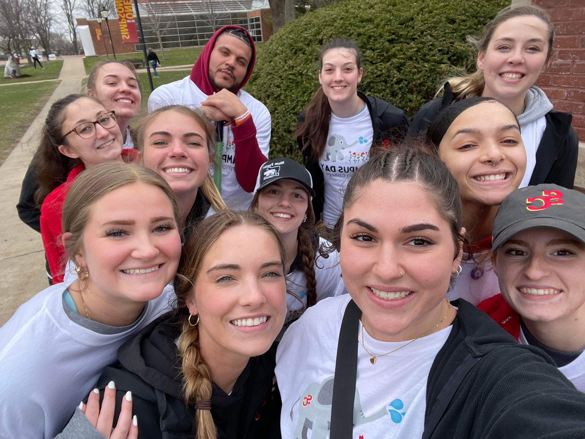 tarynbertini's tweet photo. #sccampusday !!!! @SimpsonVB https://t.co/Kc2puUXhLa