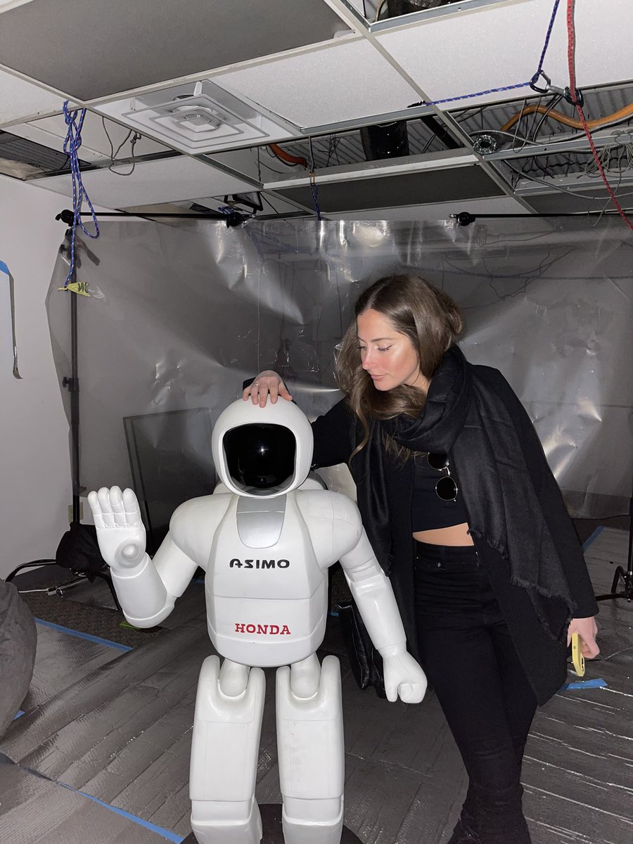 themackryan's tweet photo. I plan on showing this to the robots when they try to take over to show we were frens first 🤟🏽 @ASIMO https://t.co/CPMr03xiYH