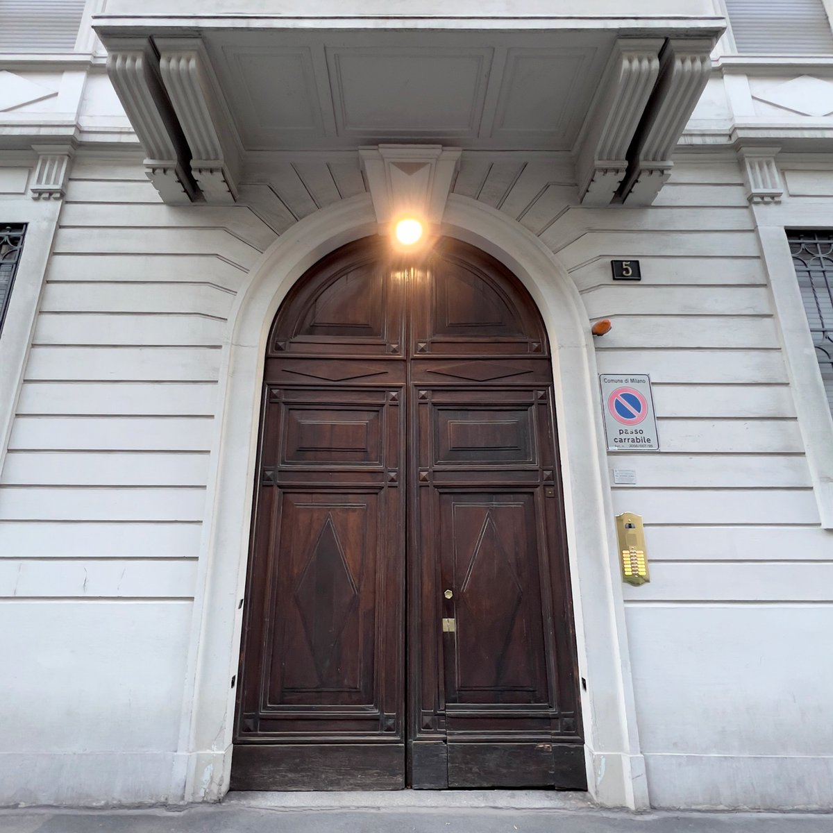 365Dem's tweet photo. 029 of 365 - Date of photo shooting: 6 April 2022; Address: Enrico Besana Street, 5 Milano (MI) 20122 Italy
 
https://t.co/gWE9iHH8uu

#nft #digitalart #nftartist #cryptoart #cryptoartist #nftcollection #nftnews #nftartwork #nftphotography #milano #entryphones #nftproject #365dem https://t.co/bdvHjHpUlj