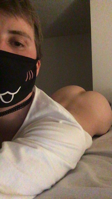 I think i look really cute here 😚 https://t.co/x3PB6JLuVB