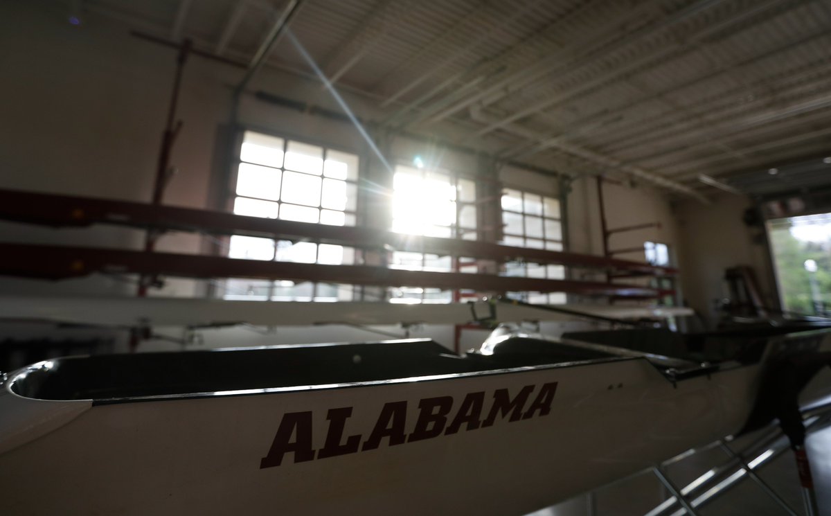 AlabamaRow's tweet photo. #DYK The Crimson Tide earned a team GPA of 3.6 in the fall, with 13 players earning President List (4.0 GPA) honors and 21 earning Deanโs List (3.5-or-better GPA) accolades!
#NSADayBama #RollTide https://t.co/Ct7pfmSxUw
