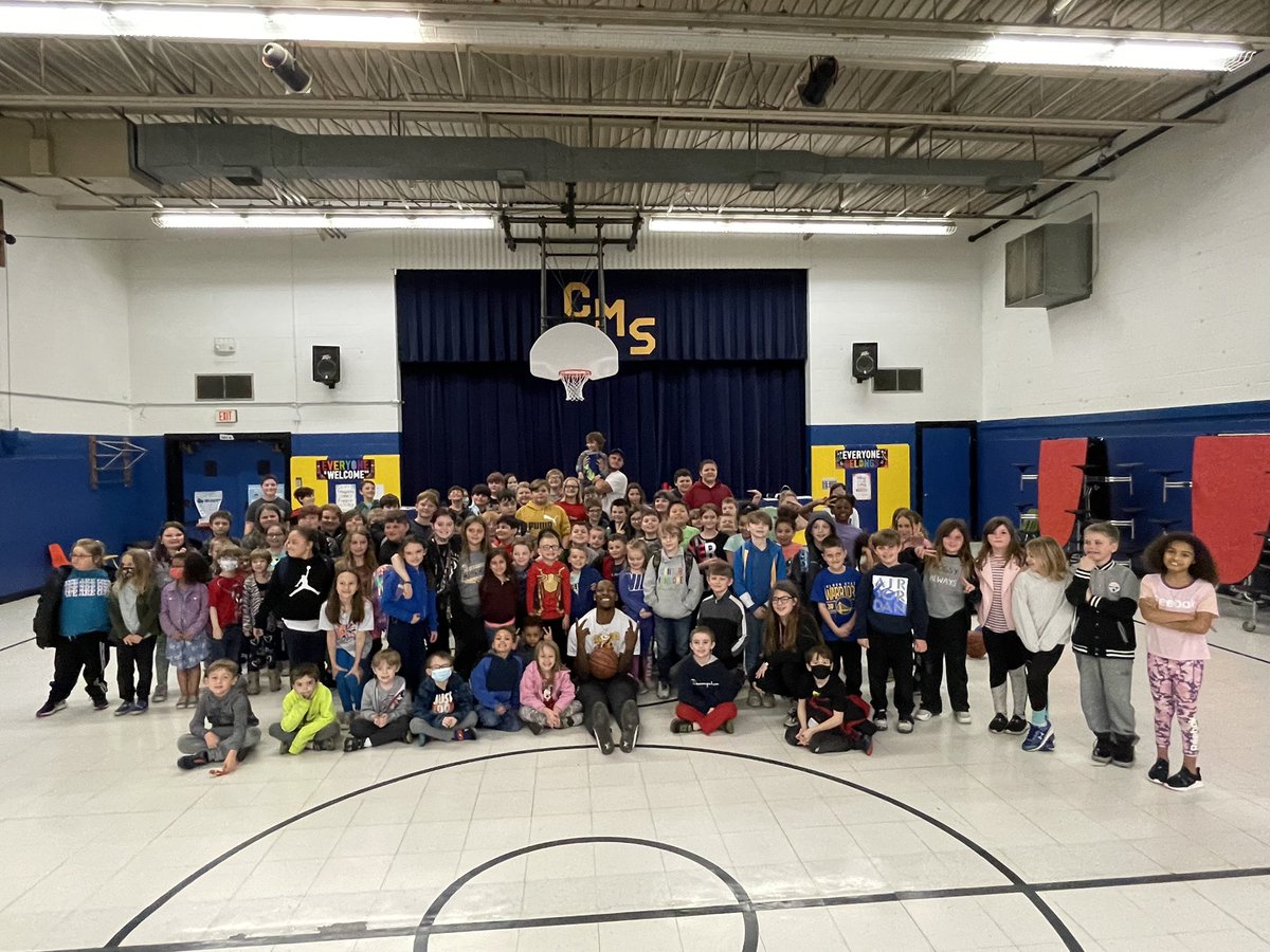 loadyg__'s tweet image. McMechen elementary ! 💙💛💙💛 Couple more spots before the signing at 7 ! Love Wheeling 💙💛