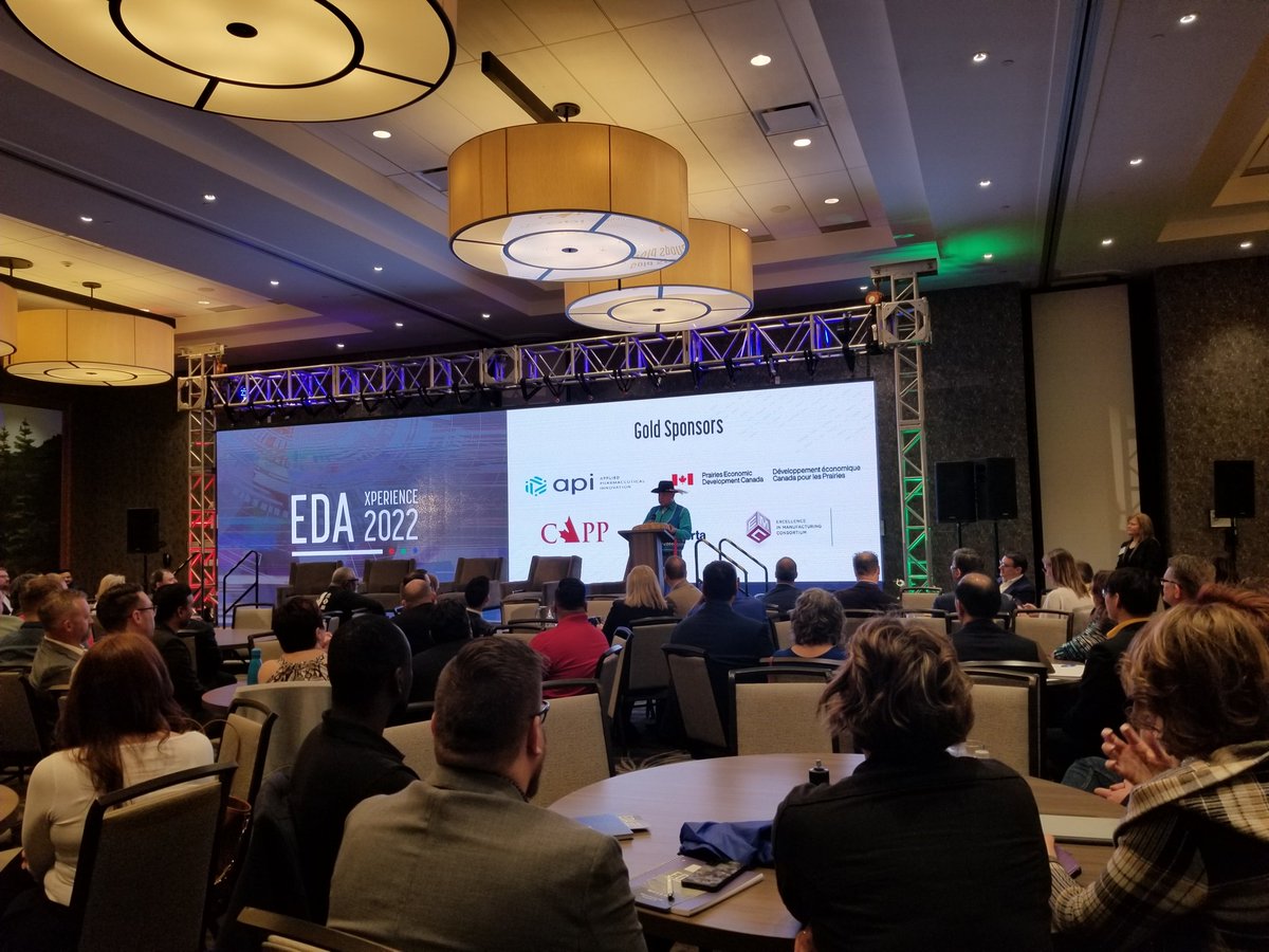 LeaderRepeater's tweet image. Shared by @NatalieGibson6: #EDA2022. Over 400 in-person delegates, 100 speakers. Whoot. I so look forward to the learning opportunities and networking. @edaalberta @HcLeann @CandoEDO #ecomomicdevelopment #LeadershipDevelopment