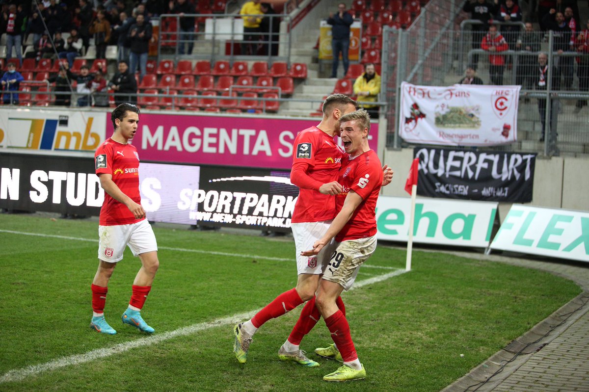 HallescherFC's tweet photo. Siiiiiiieg!!! 😍👆👏👍🙏 1:0!!! #HFC https://t.co/G0EAIuofY7