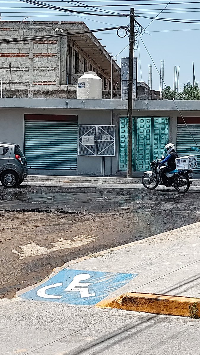 ABOGADOSLAFIRMA's tweet photo. @JCarlos_Valerio  fuga de agua en la México Puebla de Cuautlancingo en contra esquina del oxxo https://t.co/QC8LPYpqkm