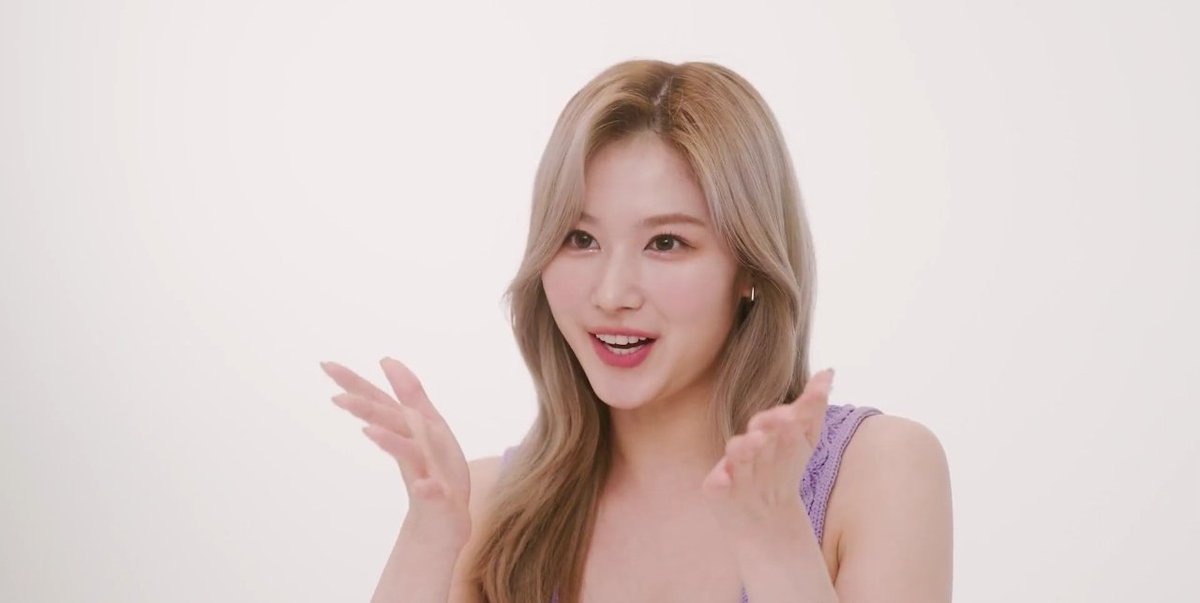 sanapics's tweet photo. forever in love with minatozaki sana https://t.co/pOshOeV0nx