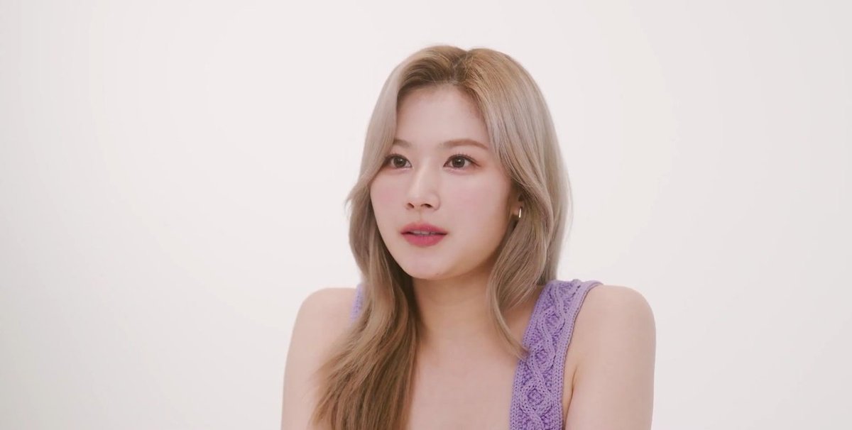 sanapics's tweet photo. forever in love with minatozaki sana https://t.co/pOshOeV0nx