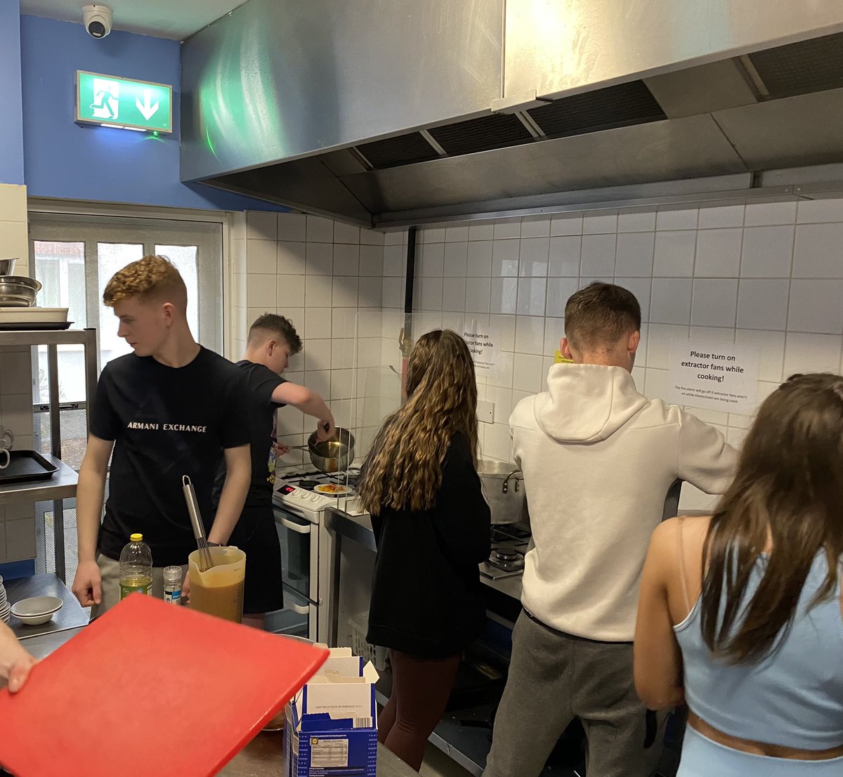ciaranreade's tweet photo. A job for everyone - @SCaherly and her team of kitchen porters, chefs, waiters, waitresses &amp; cleaners, looking after the rest of the group with breakfast, lunch &amp; dinner! Such a laugh from start to finish @GaisceAward @stjosephsrush @msdonnellymaths @ceist1 https://t.co/mNfQM568m7