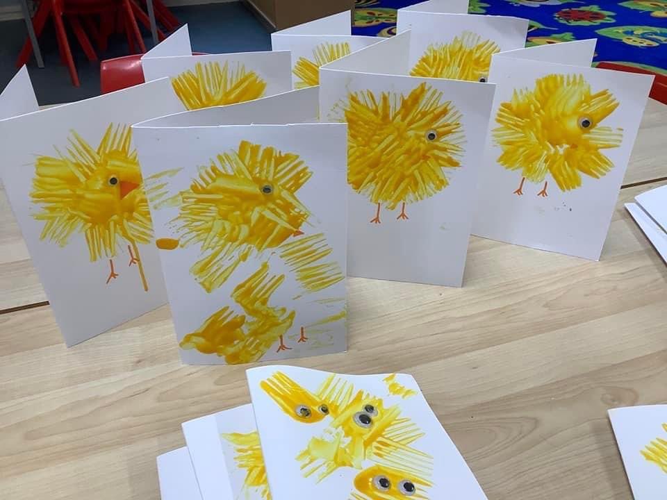 ManorCourtEYC's tweet photo. This week we have been having so much fun doing lots of "egg"citing easter activities. We've made our own baskets for our own easter egg hunt, tried hot Cross buns, made &amp; painted saltdough decorations, made easter chick cards,hopped like bunnies &amp; made rice crispy cakes 🐣🐇 https://t.co/Ey28b5x9UR