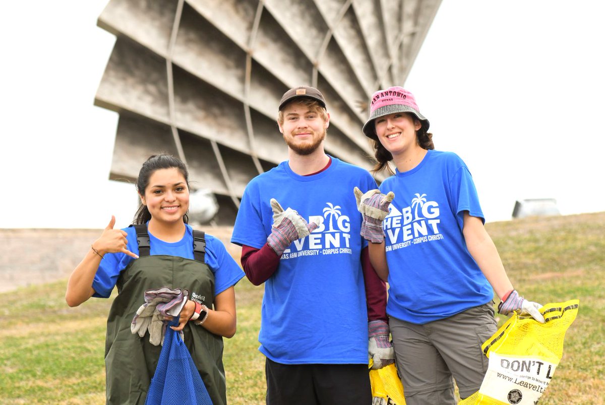 IslandCampus's tweet photo. Last weekend the @tamuccsvc hosted our annual BIG event! Over 400 Islanders served our community and made their #IslanderImpact💚 https://t.co/Fe0xoBucQD