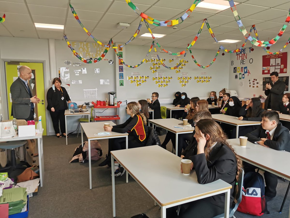 YCB_RS's tweet image. Thank you to @SKinnock for agreeing to be grilled by the YCB debate club for a second time this year. The pupils really enjoyed and learnt a lot.