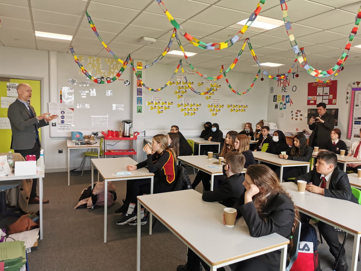 YCB_RS's tweet image. Thank you to @SKinnock for agreeing to be grilled by the YCB debate club for a second time this year. The pupils really enjoyed and learnt a lot.