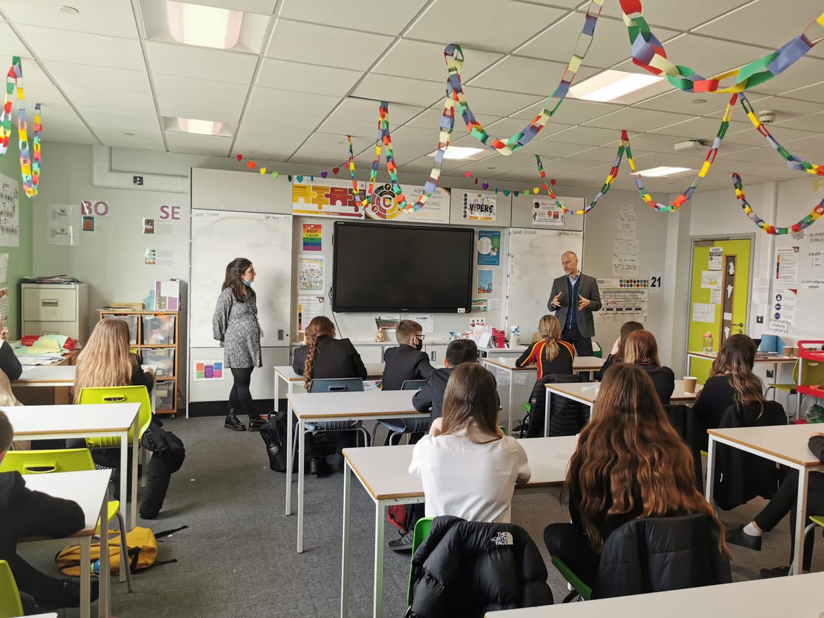 YCB_RS's tweet image. Thank you to @SKinnock for agreeing to be grilled by the YCB debate club for a second time this year. The pupils really enjoyed and learnt a lot.