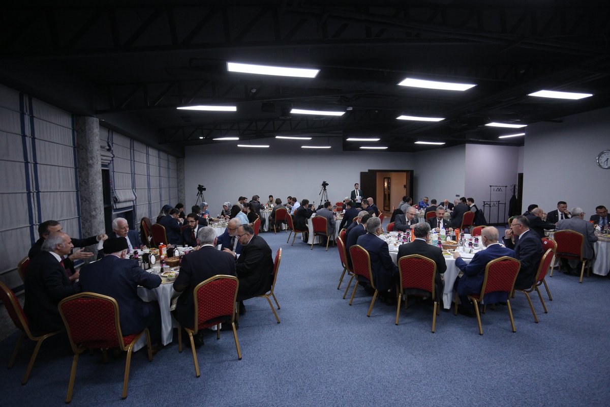 Genel Başkanımız Temel Karamollaoğlu, Geleneksel Büyükelçiler İftarı’nda İslam ülkelerinin büyükelçilerini ağırladı.