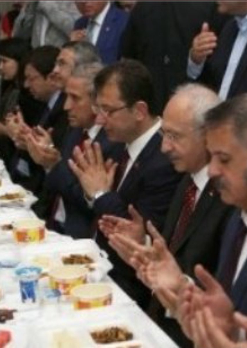 once_vatanRte's tweet photo. Resimdeki ayrıntıyı farkeden var mı? https://t.co/z0yZV226d0