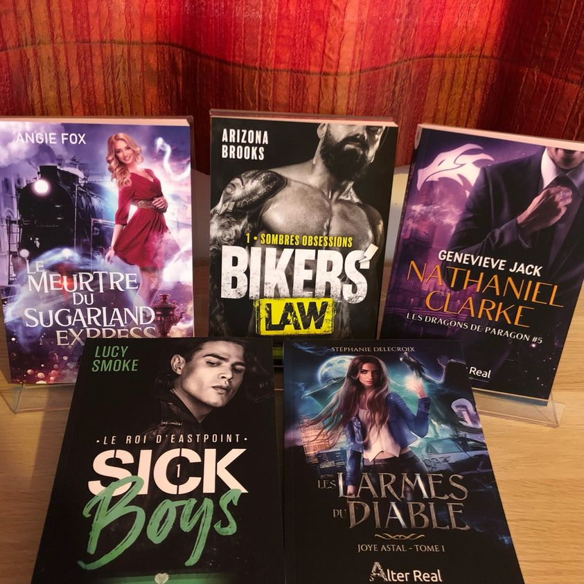 [#boutiqueenligne]
Plusieurs nouveautés du mois d'avril sont disponibles en avant-première sur notre boutique en ligne 👩‍💻🤩
#nouveautés #nouvellelecture #broché #avantpremiere #lecturedumoment #urbanfantasybooks #romancebooks #livraddict #booklover #bookaddict