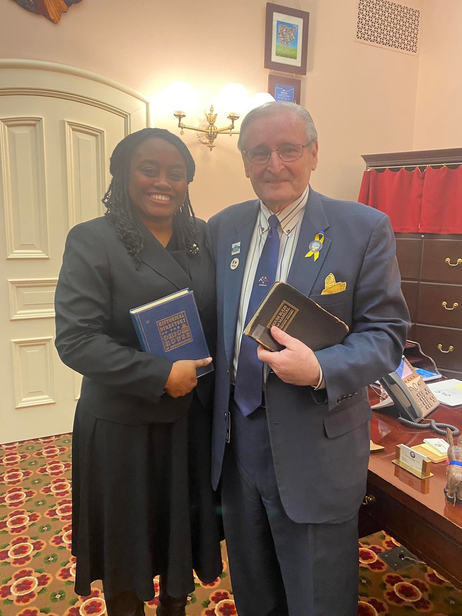 EuclidLibrary's tweet photo. It’s National Library Week, and we’re celebrating Ohio Libraries at the State House with one of our biggest champions, leader of the Ohio Senate Democratic Caucus Sen. Kenny Yuko. Thank you for all your support! #LibrariesTransform #LibrariesConnect #OLC #oureuclid https://t.co/v8uIA2NDYv