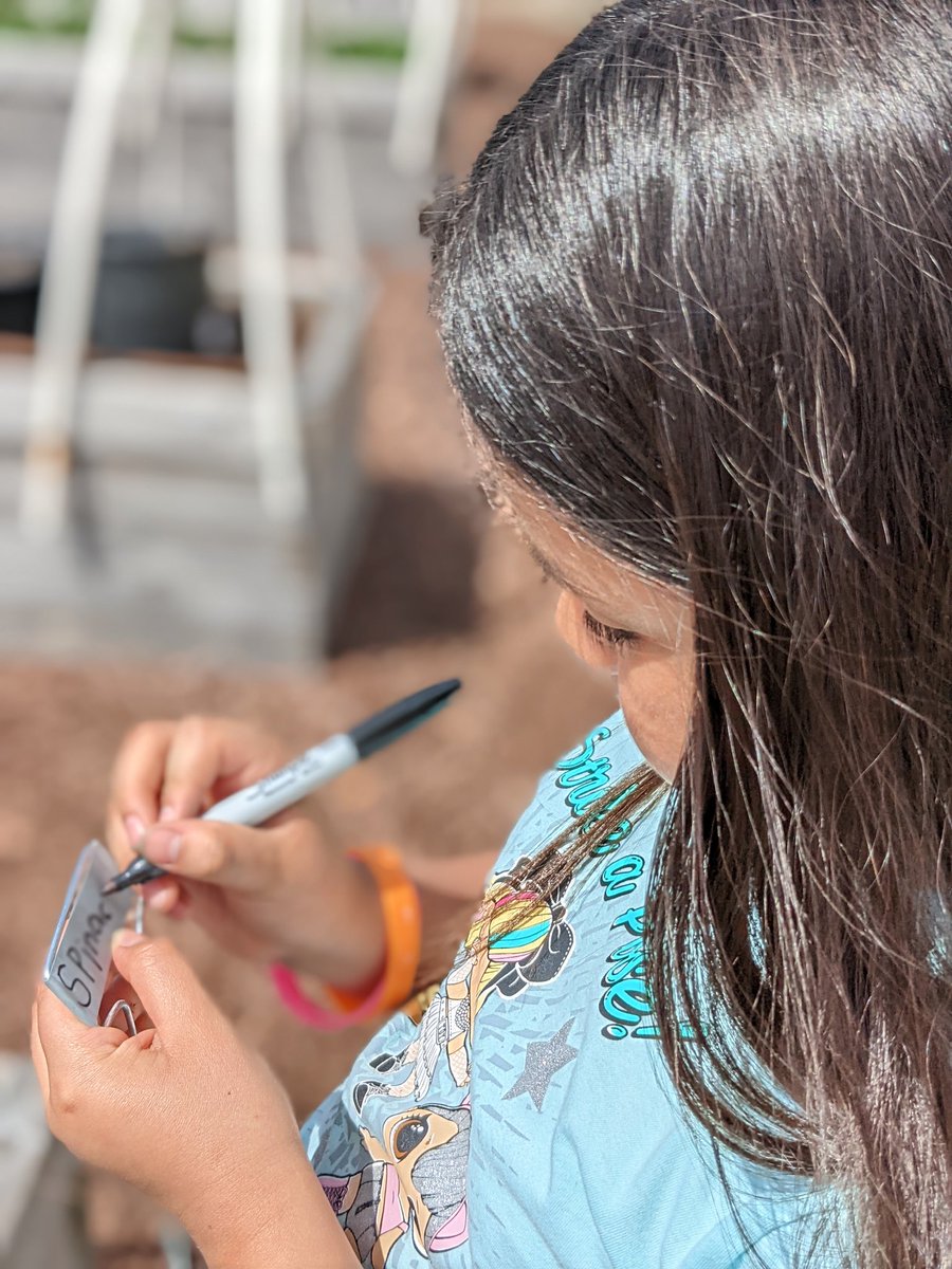 DCooperlynch's tweet photo. Beautiful day @MECME_School for our 3rd graders to practice math and literacy skills in their #outdoorclassroom #mecmebuzz https://t.co/cvopKJBsSl