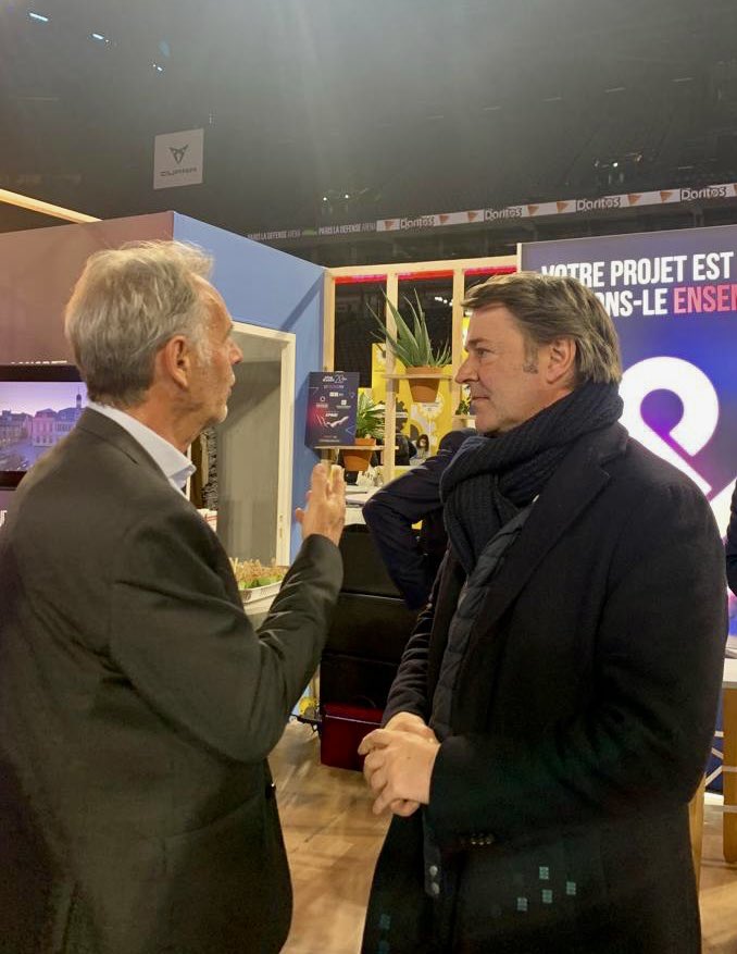 #PLUGANDSTART AU SALON #GOENTREPRENEURS À PARIS
<a href="/francoisbaroin/">François Baroin</a> s'est rendu aujourd'hui, en compagnie de <a href="/FrancisBecard/">Francis Bécard</a>, au salon <a href="/GoEntrepreneurs/">GO Entrepreneurs</a> qui se tient à Paris du 5 au 7 avril. 1/2
-
#Paris #startup #troyeschampagnemetropole #troyes #innovation #developpement