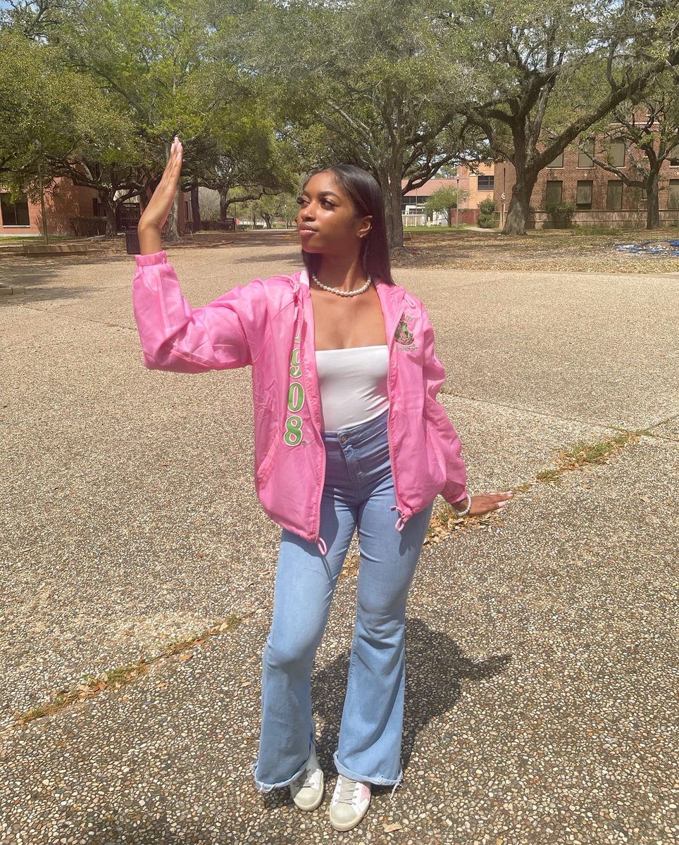 PrincessxxJaz's tweet photo. i have officially entered AKAland💕💚

#ZetaGamma #aka1908 #pvamu https://t.co/wyyywdFuFy