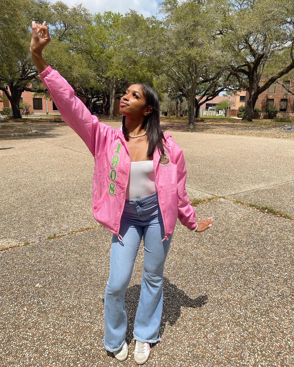 PrincessxxJaz's tweet photo. i have officially entered AKAland💕💚

#ZetaGamma #aka1908 #pvamu https://t.co/wyyywdFuFy
