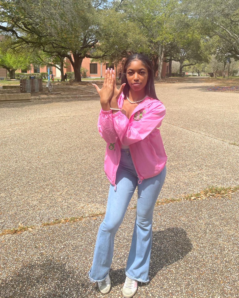 PrincessxxJaz's tweet photo. i have officially entered AKAland💕💚

#ZetaGamma #aka1908 #pvamu https://t.co/wyyywdFuFy