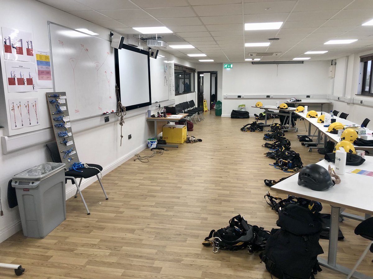 CliveBushMInSTR's tweet photo. “Keeping up with the Jones’s” @cmcpro_official @HarkenIND can’t wait to use it on a course I am running next week 👍🏻💪🏻 #RopeAccess #Arbreeve #VRigger https://t.co/dzYxjC92Th