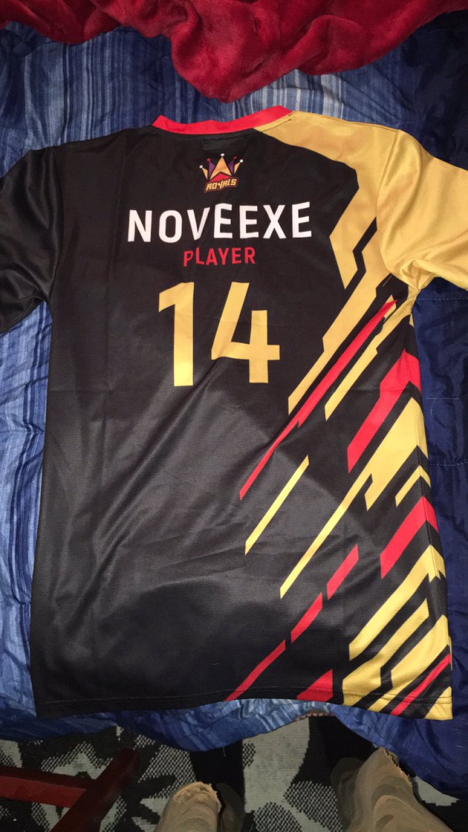 Finally got my <a href="/TheRoyalsEsp/">The Royals Esports</a> jersey 
Shit looks dope. Thank you to @OgCliFiX 🙏🏼