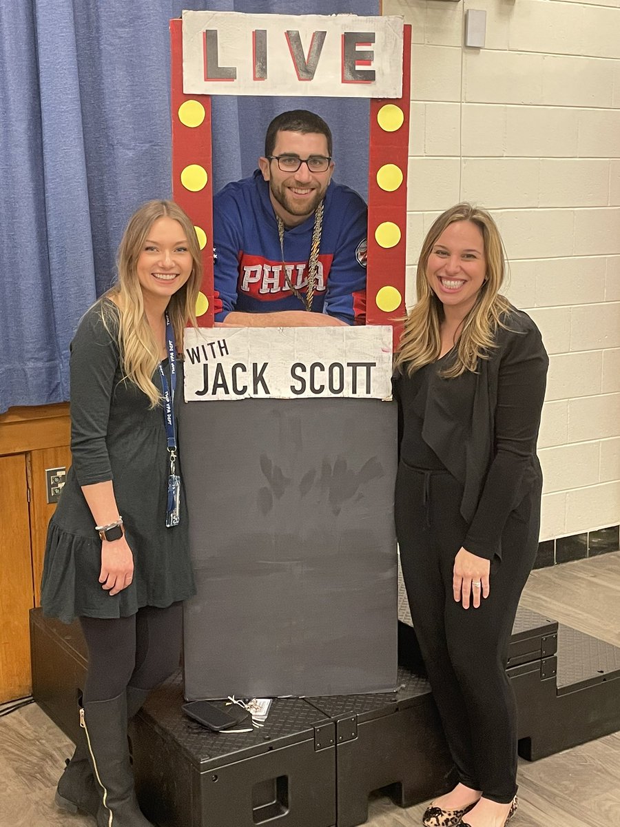 TWPSuperVPA's tweet photo. Shout out to the fabulous directors, @MsStumpfsStudio, Mr. Harvie and @musicWHITdunn - break a leg tonight!! https://t.co/zXmMHJt2DM