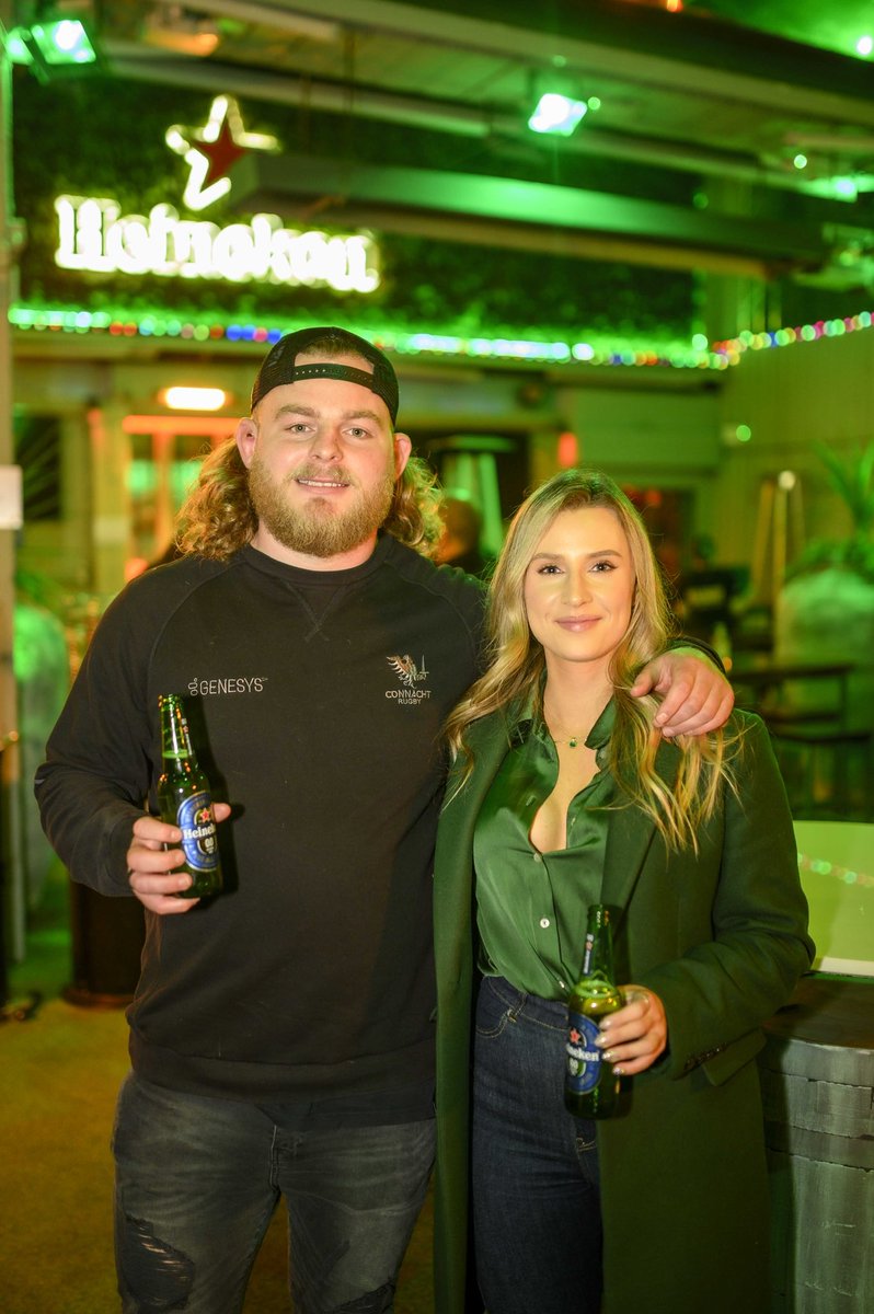 ChristinaMahonx's tweet photo. Really enjoyed getting the ball rolling in Galway with @Heineken_IE ahead of the big one this Friday 🏉 

Thanks to everyone who joined us, and to all my lovely guests for keeping me company! 
#CONvLEI #HeinekenChampionsCup https://t.co/jQMlAw4kMm