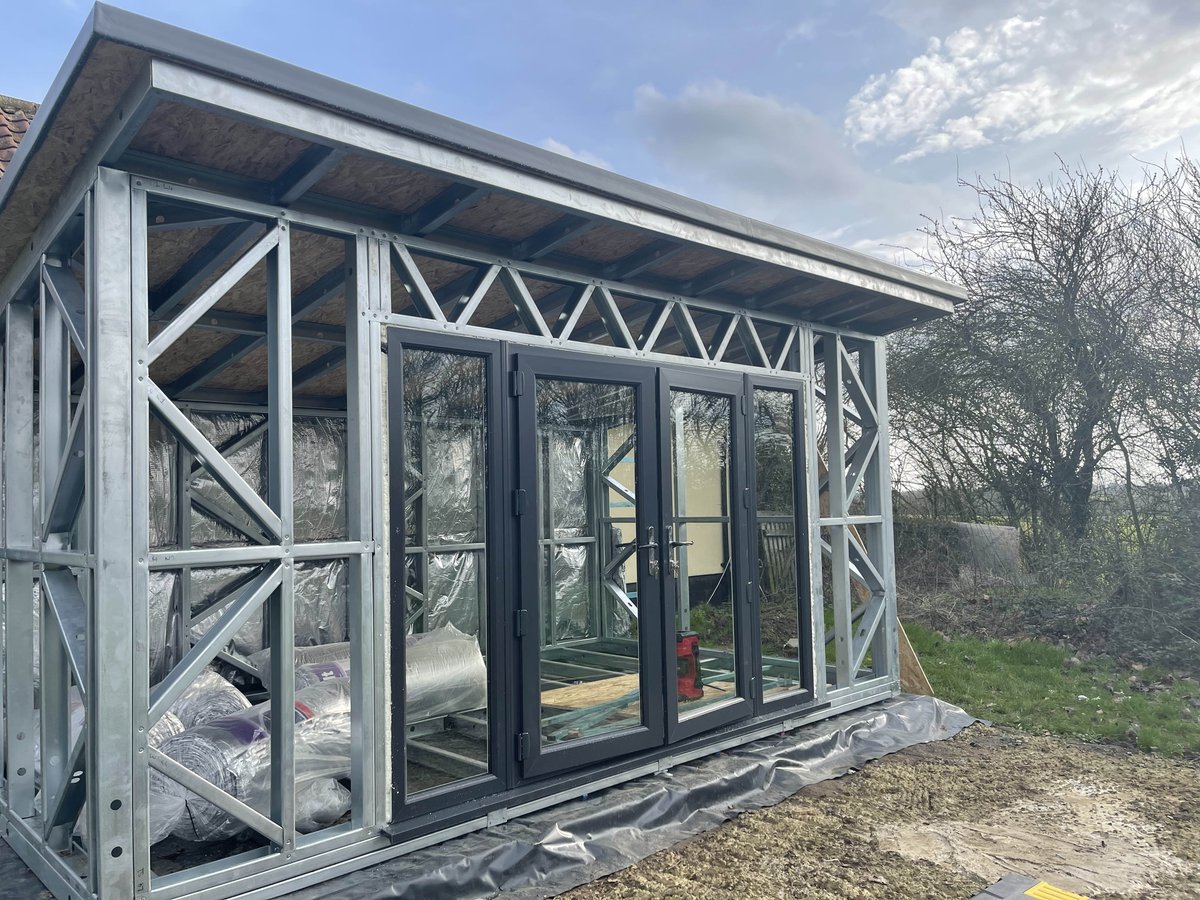 Number17Ltd's tweet image. FRAME ONLY SUPPLY: This 5x3m Garden Room framework can be supplied and delivered for £3,500 (+VAT). Get in touch if this interests you, or you want a different size! 17gardenrooms.co.uk #gardenrooms #gardenoffices #lightweightsteel