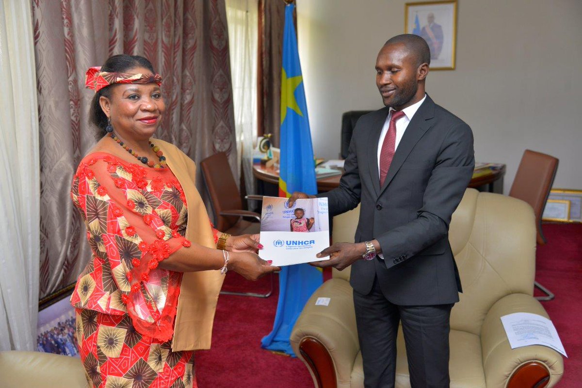 UNHCR_DRC's tweet image. Aujourd'hui, Mme Angele Dikongue-Atangana a présenté ses lettres de créance au vice-ministre des Affaires Etrangères @SamyAdubango
 
En sa qualité de Représentante du @UNHCR_DRC, elle accompagnera la #RDC dans la recherche de solutions aux problèmes des personnes déracinées.
