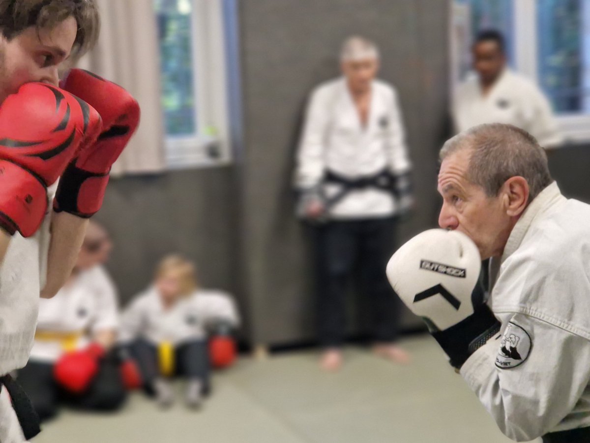 FAKVDF's tweet image. #aikivudao #budokai #aikido quand le sensei Jean-Pierre Rouviere revient dans son club refaire un cours. C’est toujours un plaisir !