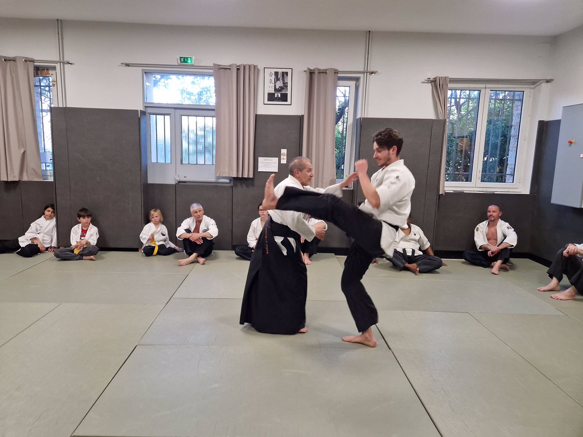 FAKVDF's tweet image. #aikivudao #budokai #aikido quand le sensei Jean-Pierre Rouviere revient dans son club refaire un cours. C’est toujours un plaisir !