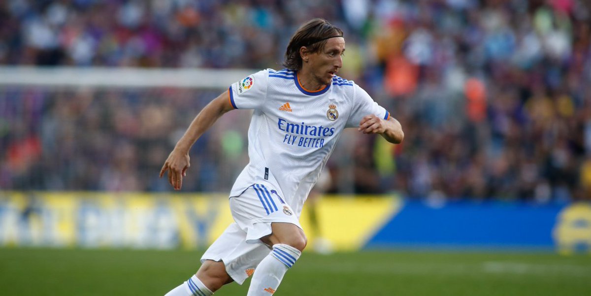 RinconFut's tweet photo. Lo que juega Modric con 36 años. La asistencia a Benzema 🤩 https://t.co/uwcKoM75Wg