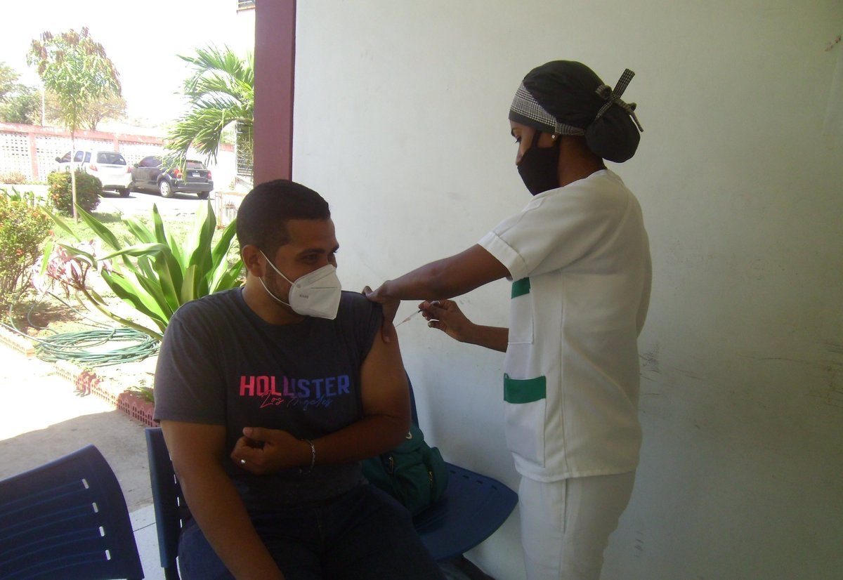 El @Ipasmecumana22  , sigue con Plan de Vacunación, para proteger a Afiliados, Beneficiarios , Comunidad y a su Personal, contra el #COVID19  , Cumpliendo Lineamientos del presidente <a href="/NicolasMaduro/">Nicolás Maduro</a> , de la Ministra de @MPPEDUCACION y del <a href="/IpasmeOficial/">Ipasme Oficial</a> 
#EtiquetaAVenezuela